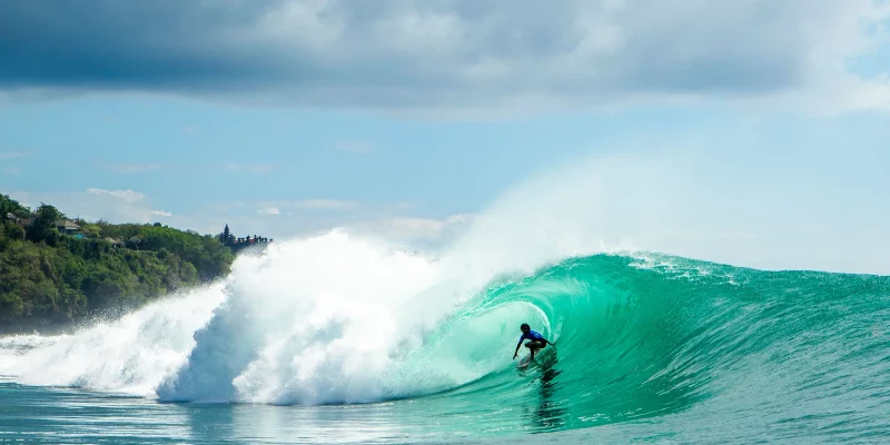 pantai padang padang di labuansait badung