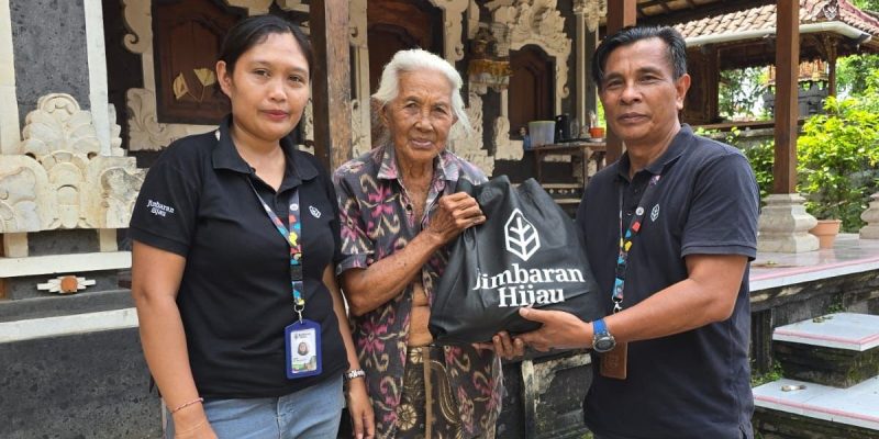 Jimbaran Hijau Perkuat Kepedulian Sosial dengan Bantuan bagi Lansia di Banjar Bhuana Gubug